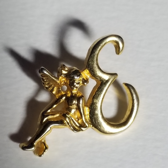 Relisted -Vintage angel pin letter E gold tone brooch monogram angle initial - Picture 4 of 5